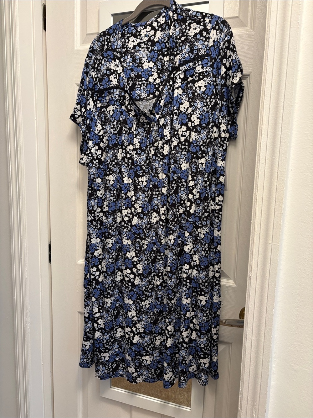 Kohl's Black Blue and White Floral nightgown with V-Neck